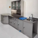 Below is our recently built operator's station, which consists of a corner table, medical cabinet, trash can, and hand washing sink. We made and packaged it through modularization for easy transportation and installation. If you need to customize related products, SUN-YEE TECH에 문의해 주셔서 감사합니다.!