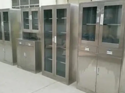 Stainless steel storage cabinets can be found everywhere in people's lives. It can be found in furniture life, some public entertainment places, gyms and bath centers, and schools. Why it can be widely used? Practicality is an important factor in the continuous promotion of lockers. It can store more things and is not easy to be damaged is.